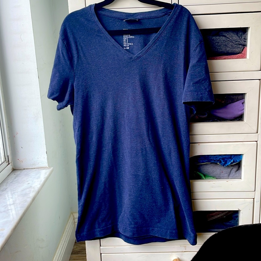 Men's H&M v neck t